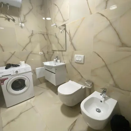 Brand New Apts Located At The City's Main Square-100 Mbs Wifi Apartment