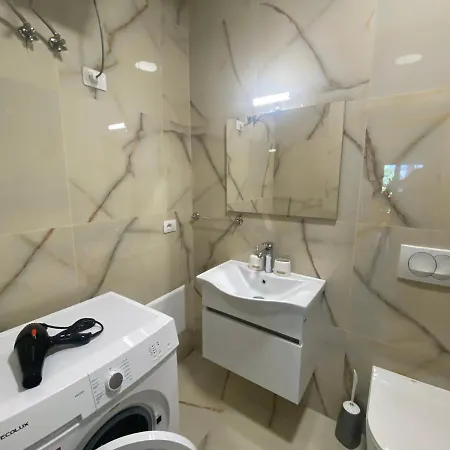Brand New Apts Located At The City's Main Square-100 Mbs Wifi Apartment