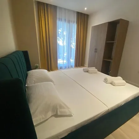 Brand New Apts Located At The City's Main Square-100 Mbs Wifi *