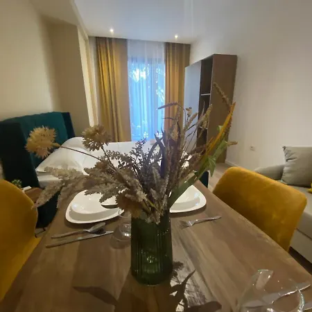 Apartment Brand New Apts Located At The City's Main Square-100 Mbs Wifi
