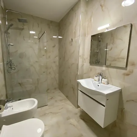 Brand New Apts Located At The City's Main Square-100 Mbs Wifi *