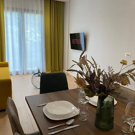 Brand New Apts Located At The City's Main Square-100 Mbs Wifi