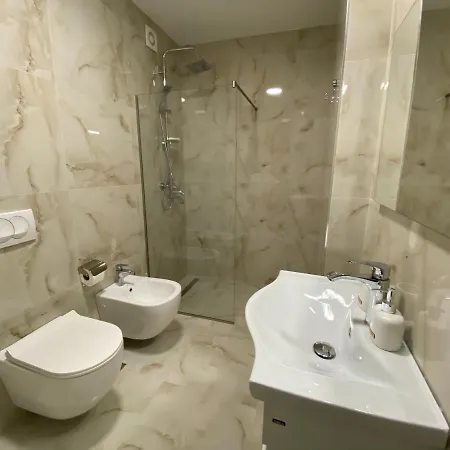 Brand New Apts Located At The City's Main Square-100 Mbs Wifi Apartment Durres