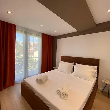 Brand New Apts Located At The City's Main Square-100 Mbs Wifi *