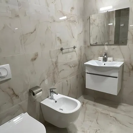 Brand New Apts Located At The City's Main Square-100 Mbs Wifi