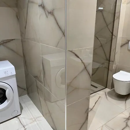 Brand New Apts Located At The City's Main Square-100 Mbs Wifi Apartment Durres