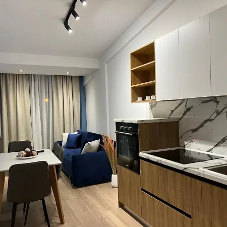 Brand New Apts Located At The City's Main Square-100 Mbs Wifi Apartment *