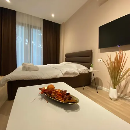 Brand New Apts Located At The City's Main Square-100 Mbs Wifi