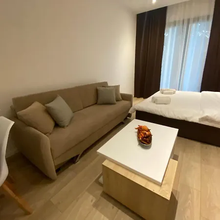 Apartment Brand New Apts Located At The City's Main Square-100 Mbs Wifi *