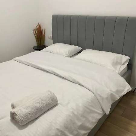 Brand New Apts Located At The City's Main Square-100 Mbs Wifi Apartment Durres