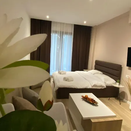 Brand New Apts Located At The City's Main Square-100 Mbs Wifi *
