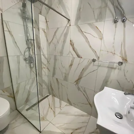Brand New Apts Located At The City's Main Square-100 Mbs Wifi Apartment *