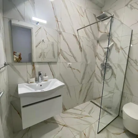 Brand New Apts Located At The City's Main Square-100 Mbs Wifi