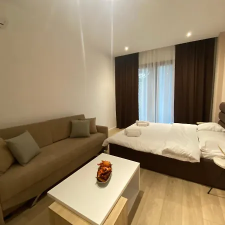 Brand New Apts Located At The City's Main Square-100 Mbs Wifi *