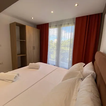 Brand New Apts Located At The City's Main Square-100 Mbs Wifi Apartament
