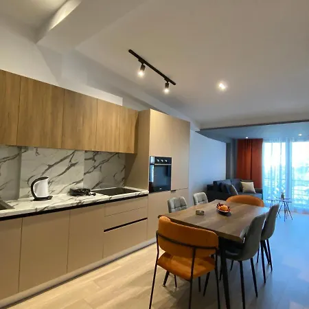 Brand New Apts Located At The City's Main Square-100 Mbs Wifi Apartament *