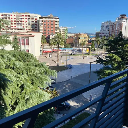 Brand New Apts Located At The City's Main Square-100 Mbs Wifi Apartament