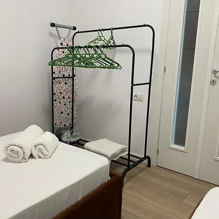 Brand New Apts Located At The City's Main Square-100 Mbs Wifi *