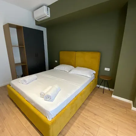 Brand New Apts Located At The City's Main Square-100 Mbs Wifi Apartament