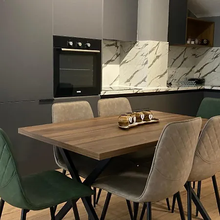 Brand New Apts Located At The City's Main Square-100 Mbs Wifi Durrës