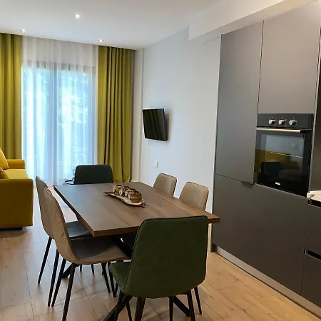 Brand New Apts Located At The City's Main Square-100 Mbs Wifi Apartament *