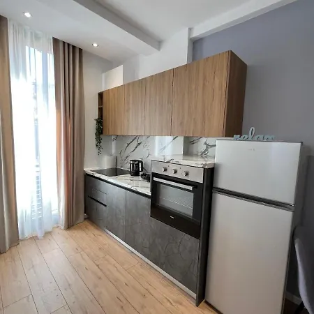 Brand New Apts Located At The City's Main Square-100 Mbs Wifi