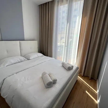 Brand New Apts Located At The City's Main Square-100 Mbs Wifi Apartament