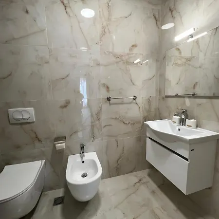 Brand New Apts Located At The City's Main Square-100 Mbs Wifi Apartament