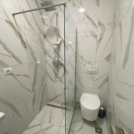 Brand New Apts Located At The City's Main Square-100 Mbs Wifi Durrës
