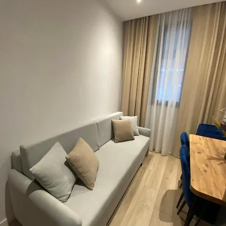 Brand New Apts Located At The City's Main Square-100 Mbs Wifi