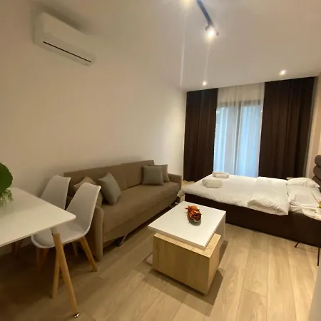 Brand New Apts Located At The City's Main Square-100 Mbs Wifi Apartament